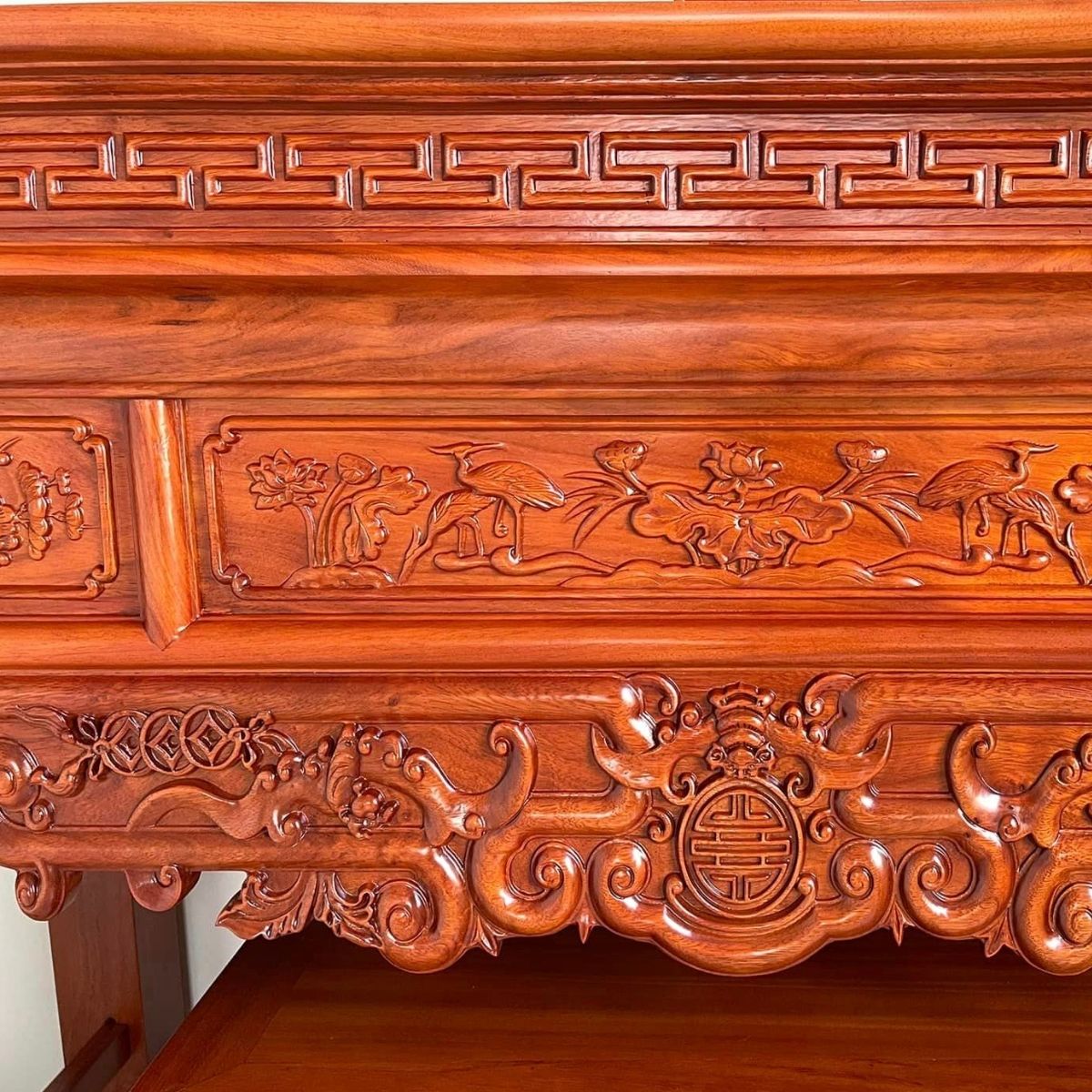 AG 5 Gõ gõ đỏ 12 chân 10-153 cận cảnh