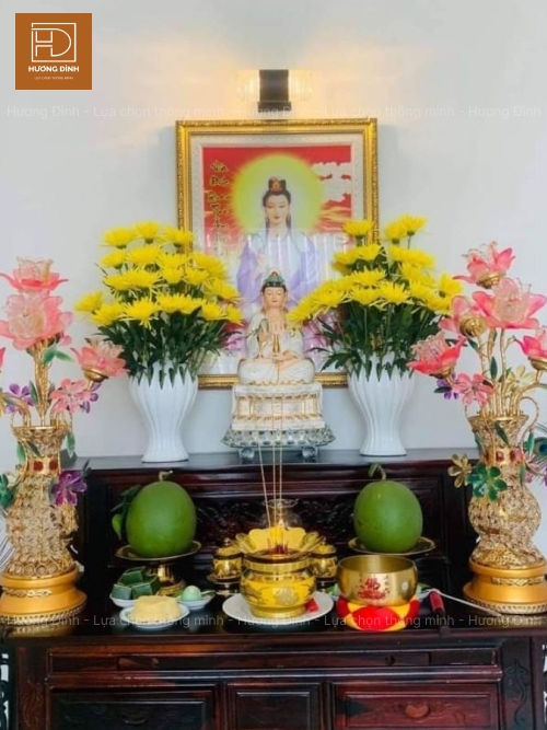 Cách trang trí bàn thờ Phật Quan Âm với đôi chân nến đẹp