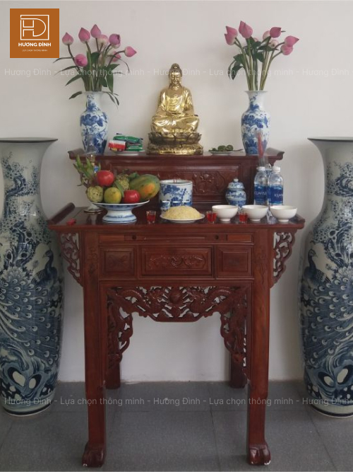 Trang trí bàn thờ Phật Quan Âm với cặp lục bình