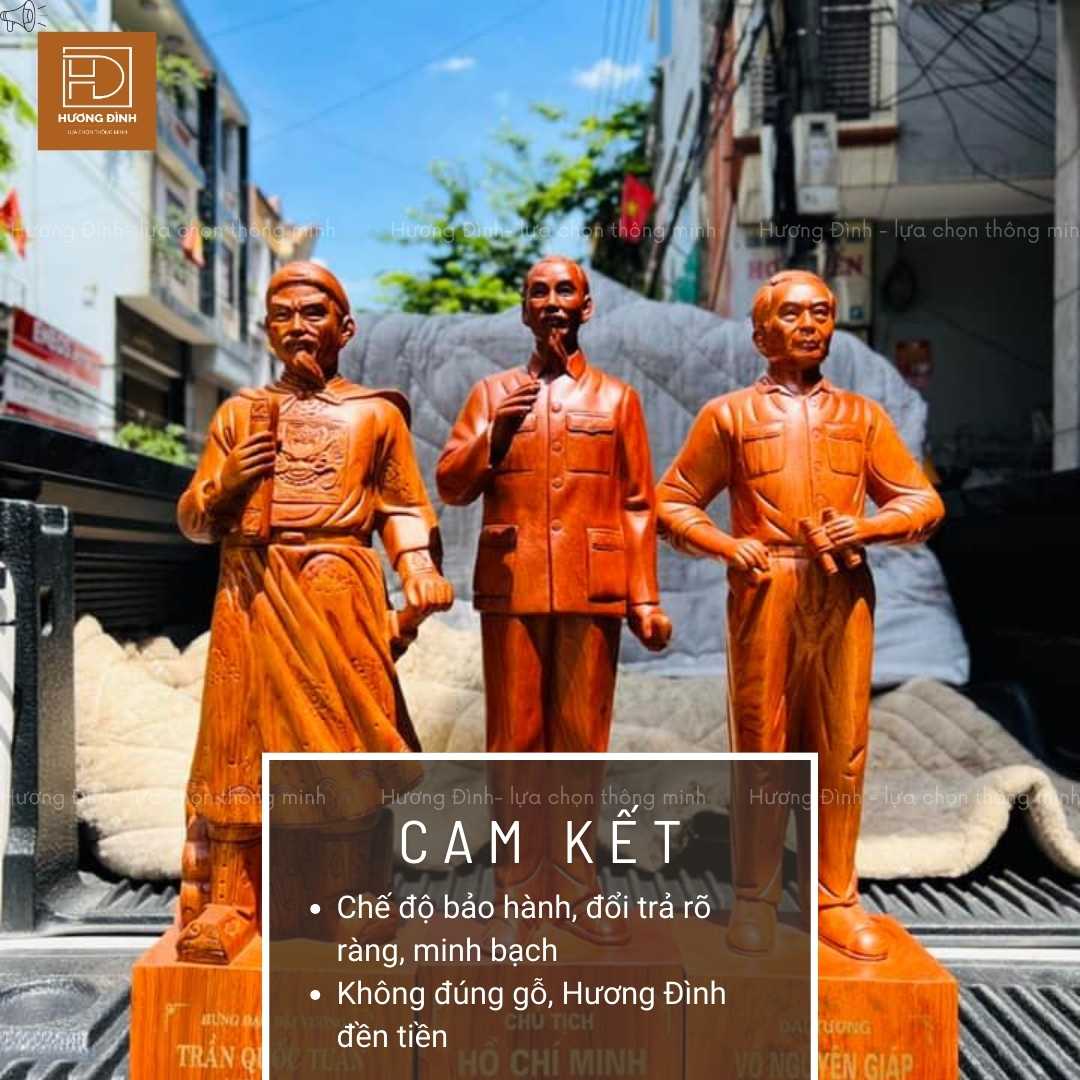 Đại Tướng Võ Nguyên Giáp Gỗ Hương 6 Bức ảnh có ba bức tượng: Đại tướng Võ Nguyên Giáp, Chủ tịch Hồ Chí Minh, Hưng Đạo Đại Vương. Ba bức tượng được làm từ gỗ có màu nâu đỏ. Ba bức tượng được đặt ở trên một tấm lưới sắt.