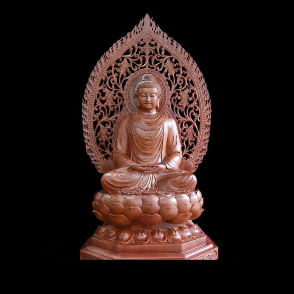 Tượng Phật Thích Ca Thiền Định, tay đan chéo vào nhau đặt trên đùi. Ngài ngồi trên một đài sen cao. Đằng sau ngài là một tán bồ đề to
