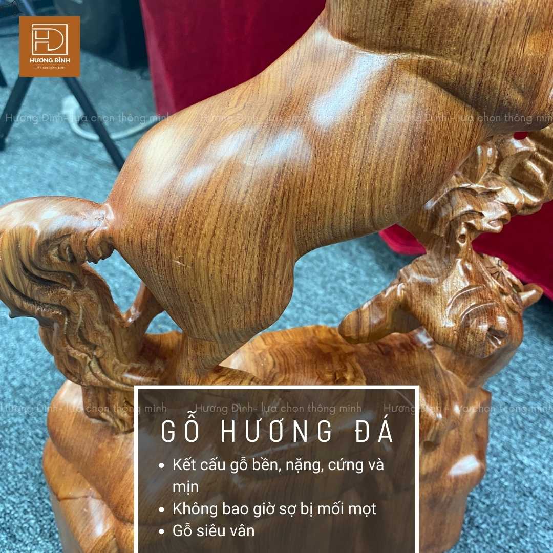 Tượng ngựa gỗ giá rẻ, phong thủy đẹp nhất (2) tượng ngựa gỗ được làm từ dòng gỗ hương đá