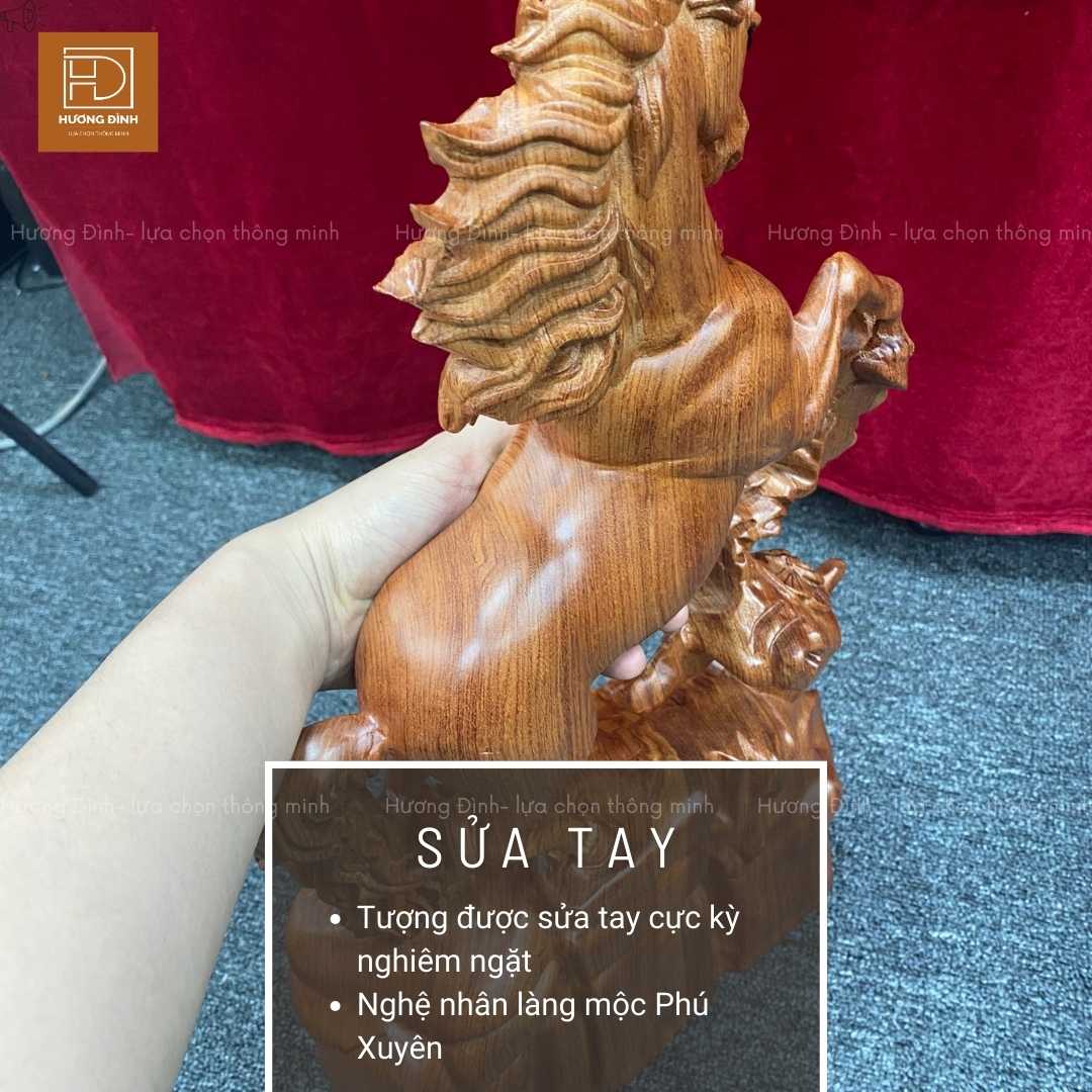 Tượng ngựa gỗ giá rẻ, phong thủy đẹp nhất (3) Tượng ngựa gỗ được sửa tay các nét rất đẹp