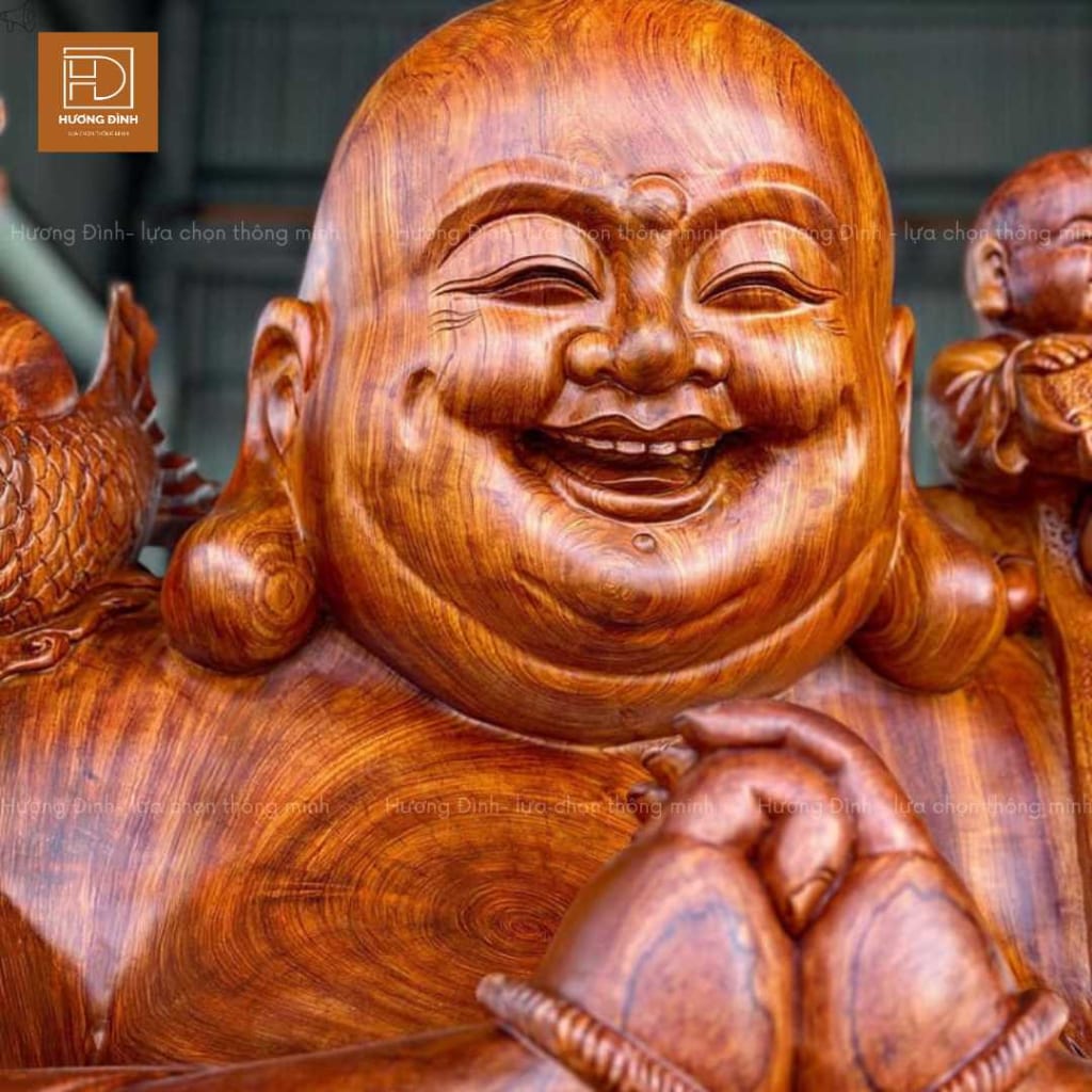 Phật Di Lặc có nụ cười tươi
